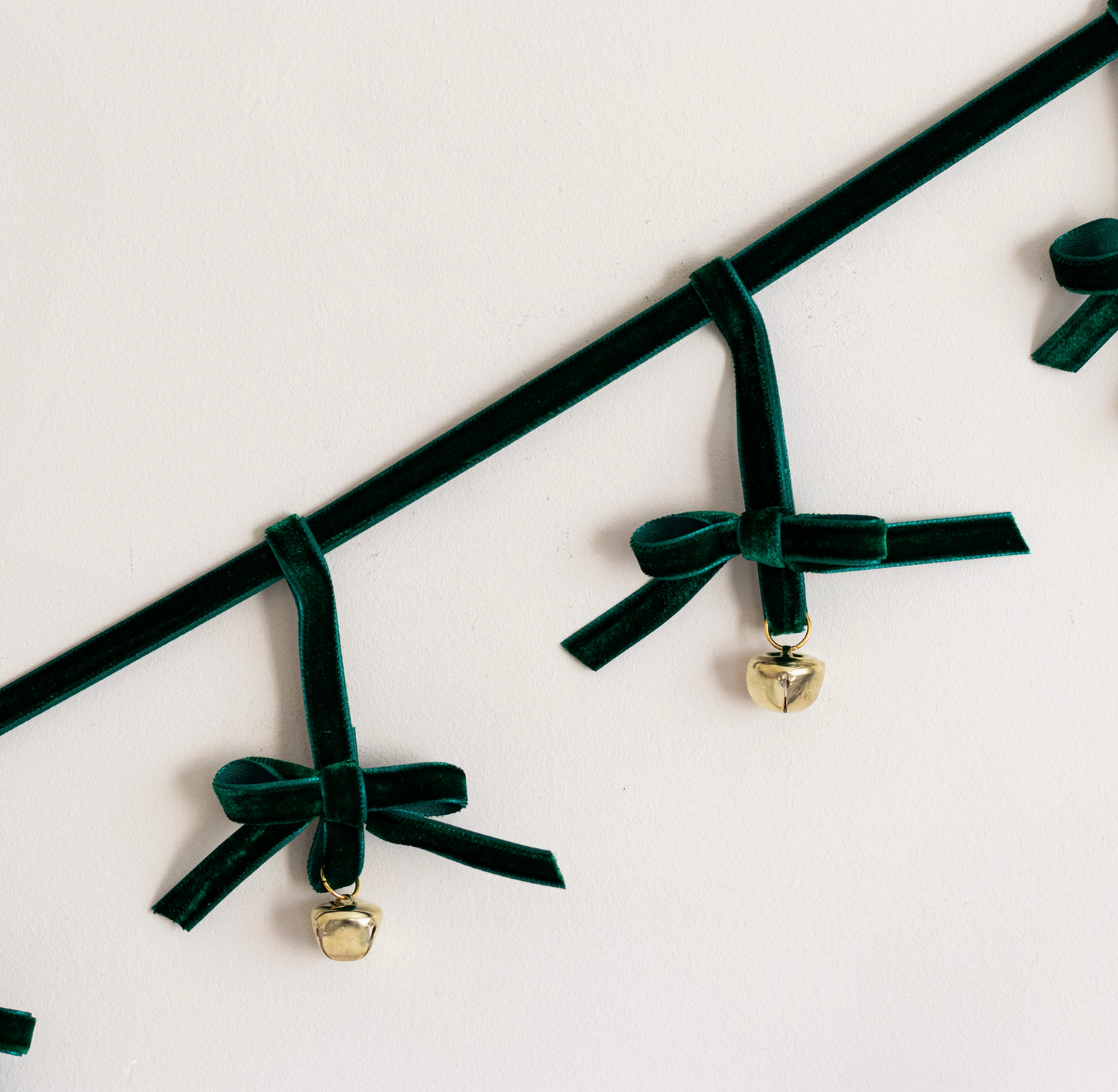 Velvet Bow Garland With Golden Jingle Bells - Green Velvet