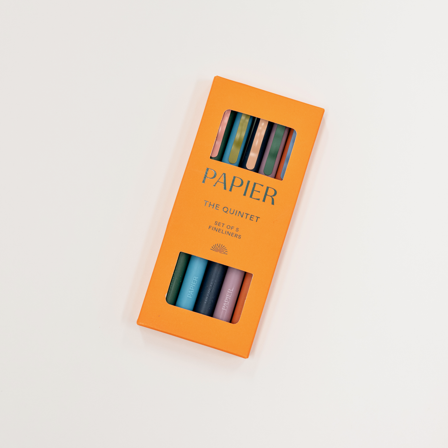 Pack of colorful felt pens in an orange box with 'PAPIER' branding on a light gray background