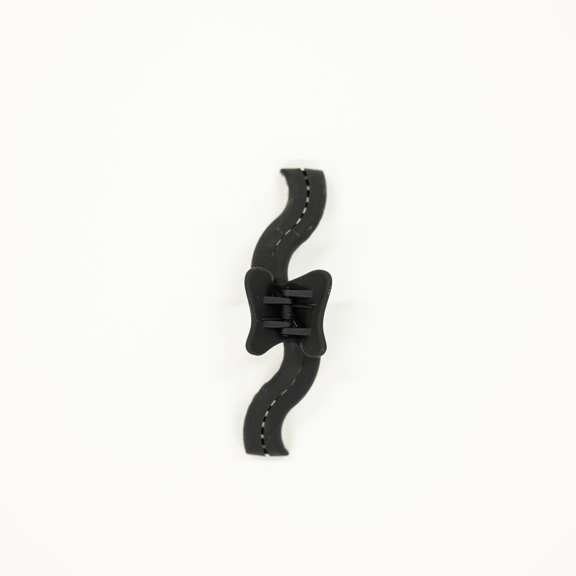 the black matte hold everything clip in the wavy style