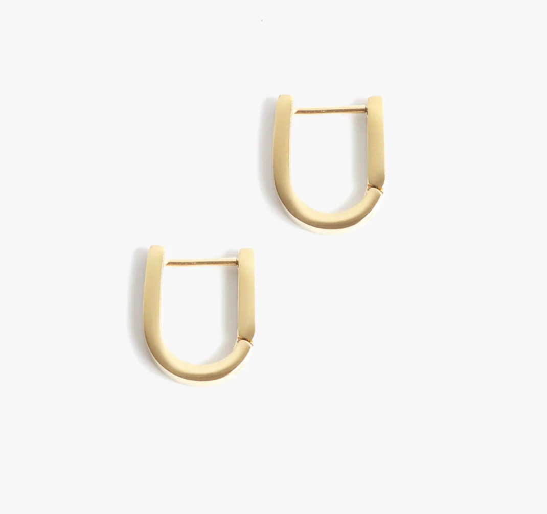 u shaped gold huggie earring