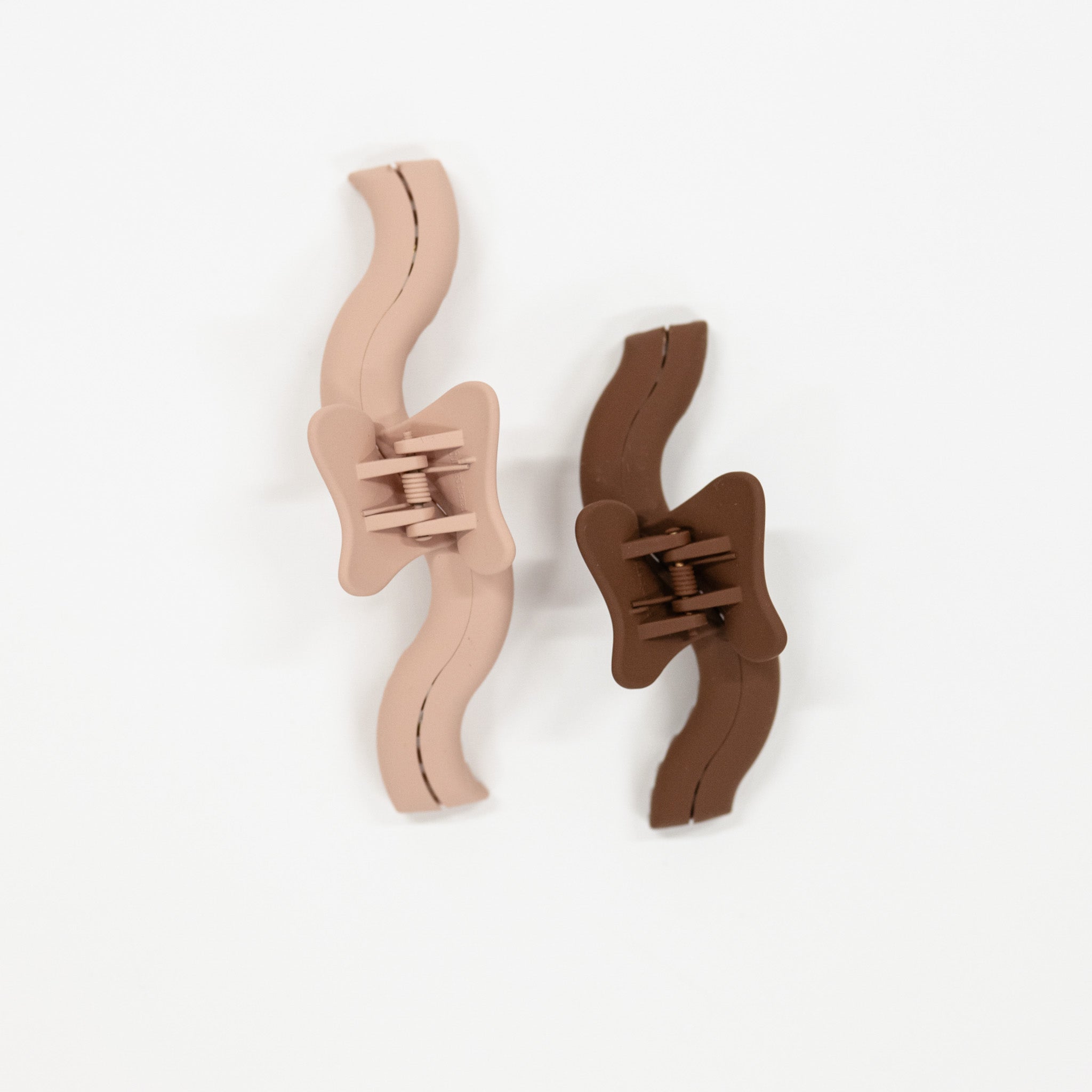 wavy hold everything hair claw in two sizes